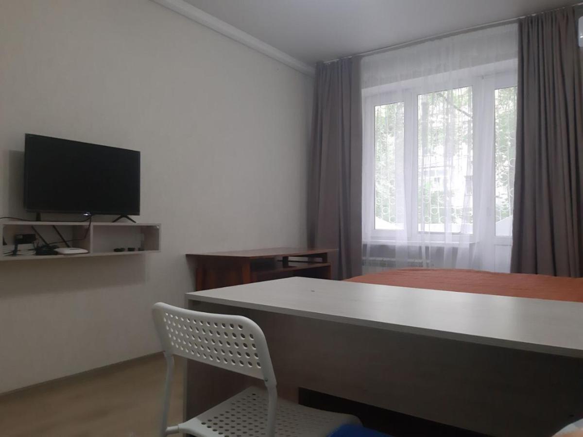 Appartamento Aura On Sydykova Street 290 Bishkek Esterno foto