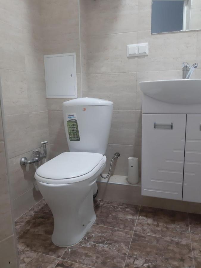 Appartamento Aura On Sydykova Street 290 Bishkek Esterno foto
