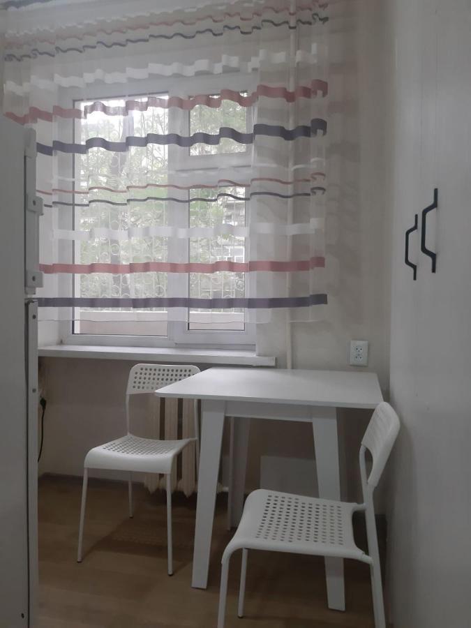 Appartamento Aura On Sydykova Street 290 Bishkek Esterno foto