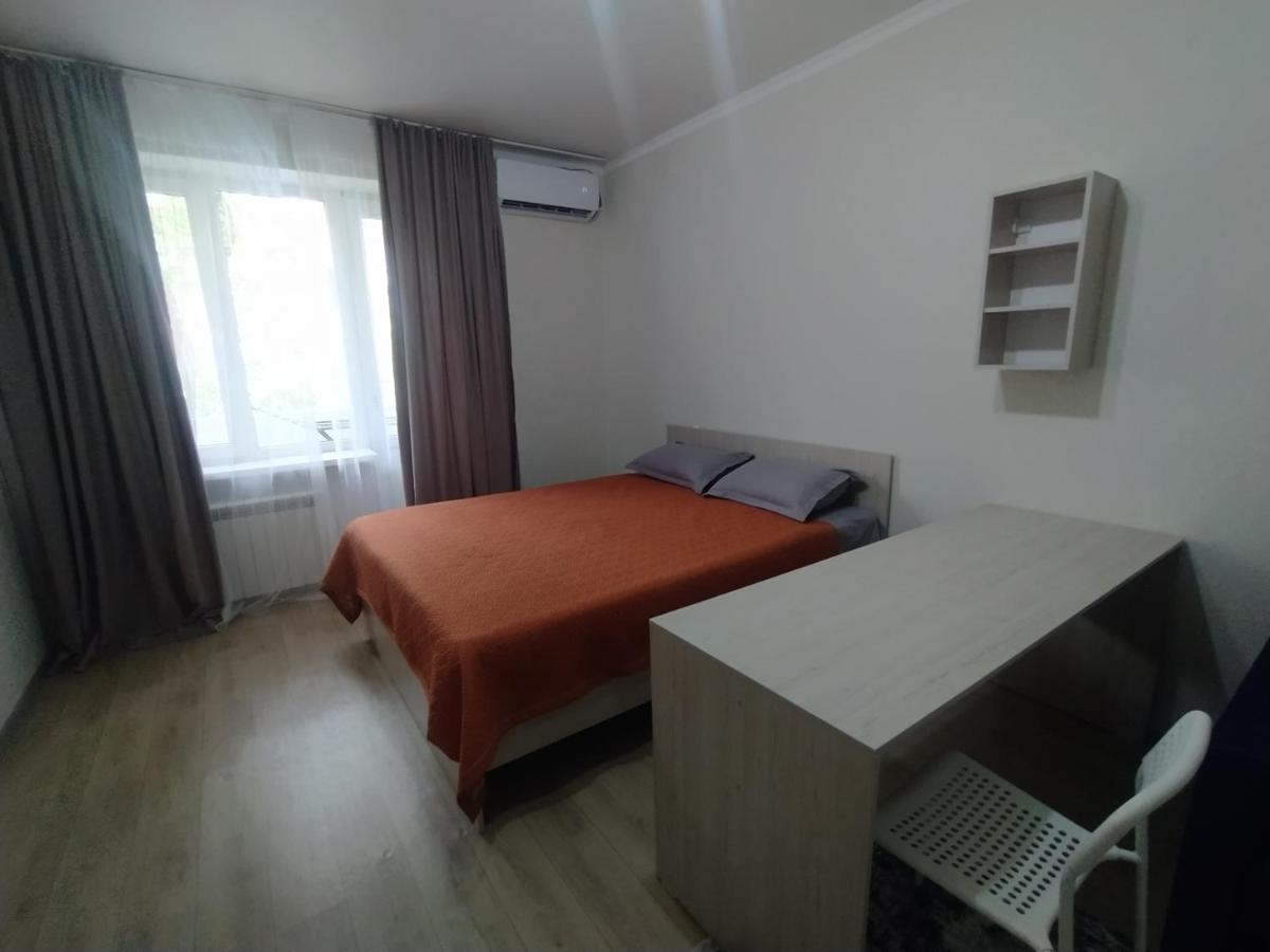 Appartamento Aura On Sydykova Street 290 Bishkek Esterno foto