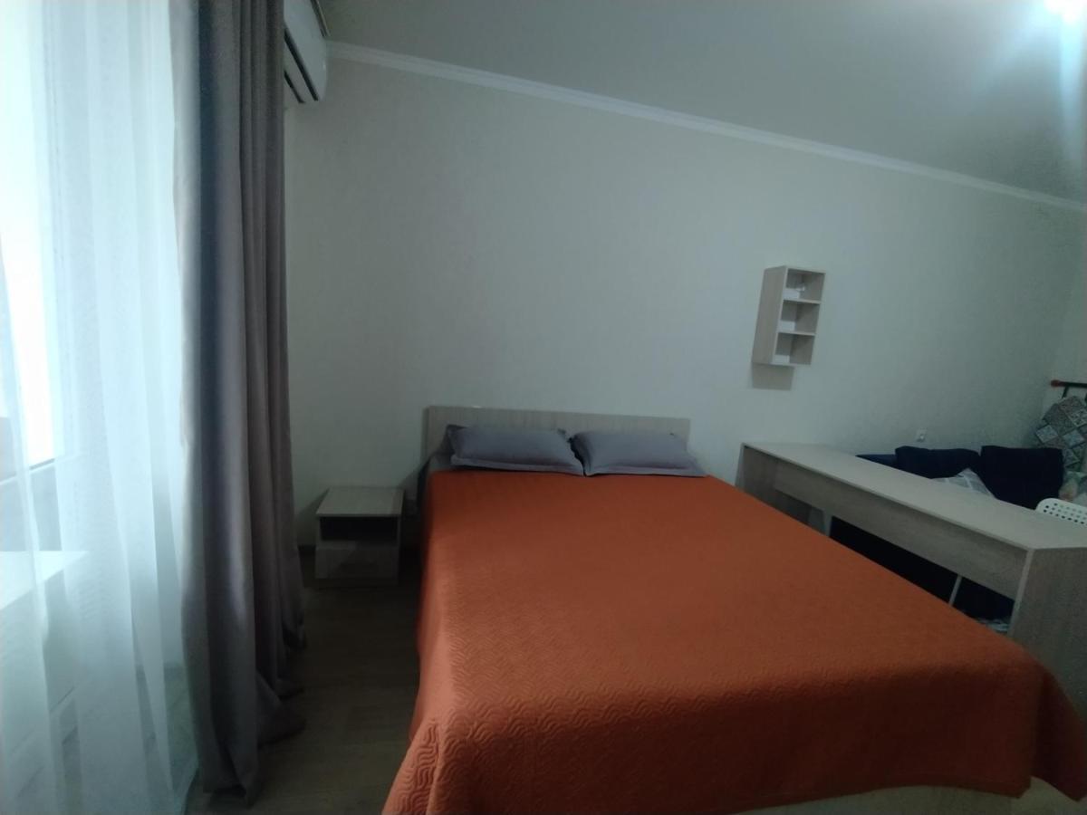 Appartamento Aura On Sydykova Street 290 Bishkek Esterno foto